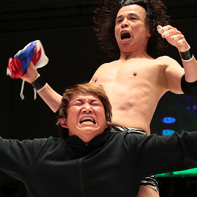 1/4【NOAH】“謎マスクマン”日高が鼓太郎&論外と合体 STINGERと大乱闘で宣戦布告…|プロレス格闘技DX